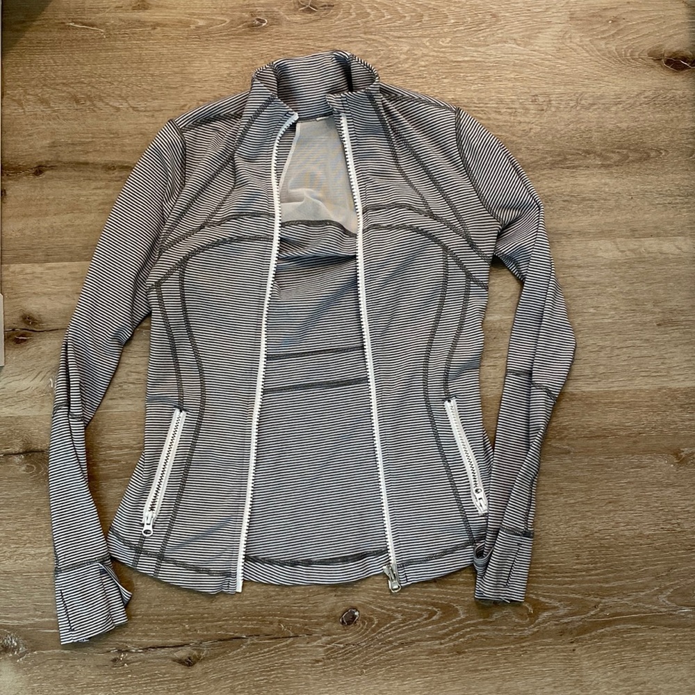 Lululemon size 4 jacket